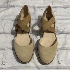 Hush Puppies Women's Beige Cross-Strap Flats